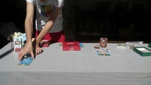 El Señor M organizando el stand