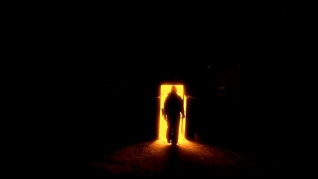 Capítulo 48 tres cabezas human-silhouette-1725041_640 by xusenru