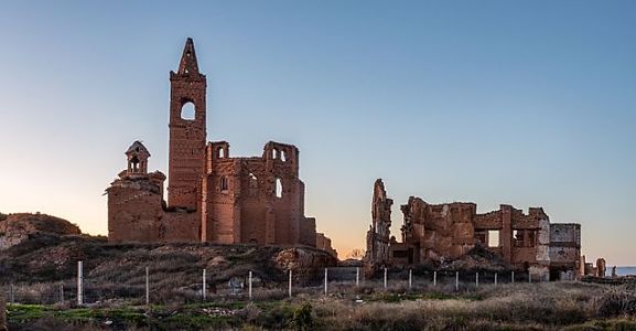 Krochenko Pueblo_viejo_de_Belchite,_Zaragoza,_España by Diego Delso